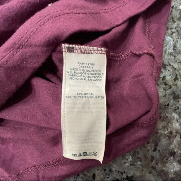 True Religion Women’s Buddha Guitar Graphic Tee Size Large Maroon - Picture 8 of 9